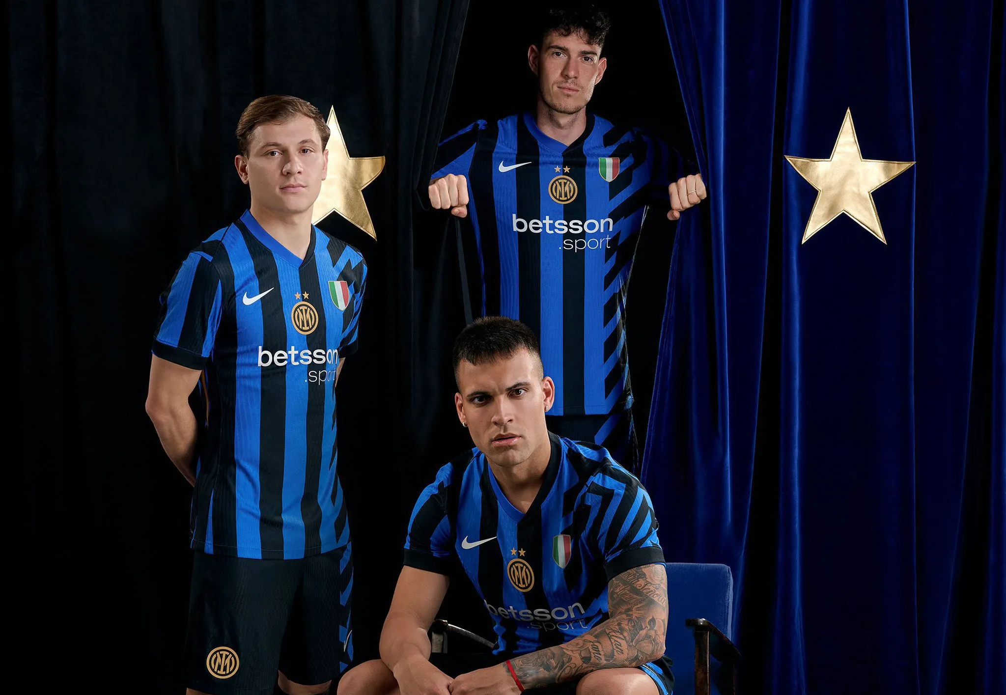 九游-包含英超转会期再迎强敌，拜仁慕尼黑再遭质疑，主帅态度——更衣室稳定，训练强度明显提升的词条